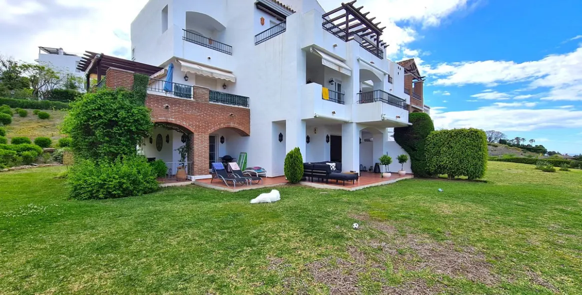 Продажа апартаментов на первом этаже в Benahavís 1