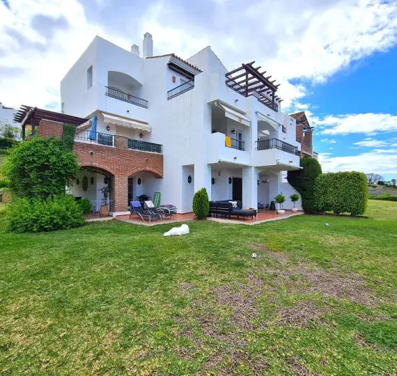 Продажа апартаментов на первом этаже в Benahavís