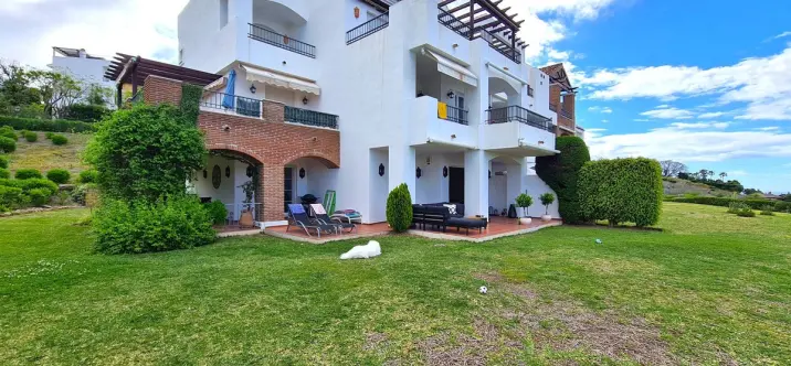 Продажа апартаментов на первом этаже в Benahavís 0