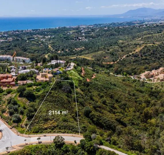 Sale of residential plot in Elviria