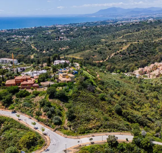 Sale of residential plot in Elviria