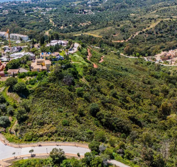 Sale of residential plot in Elviria