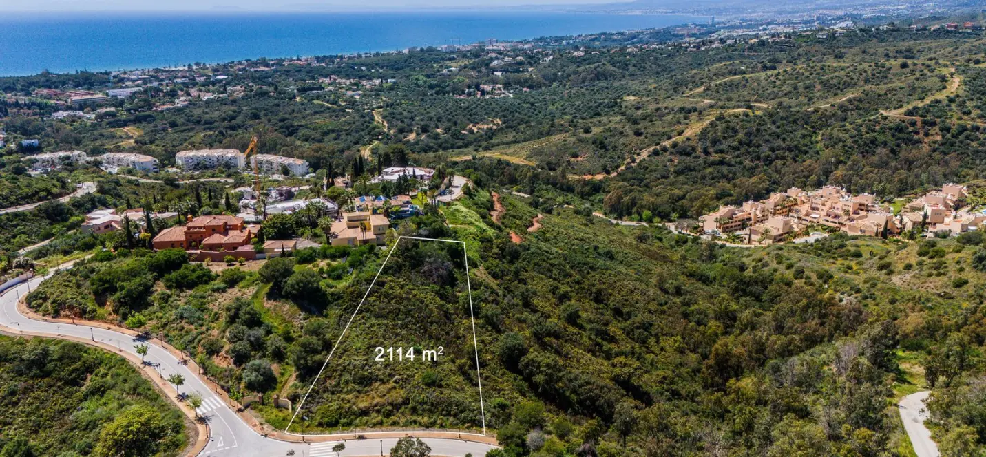 Продажа  жилого участка в Elviria 0