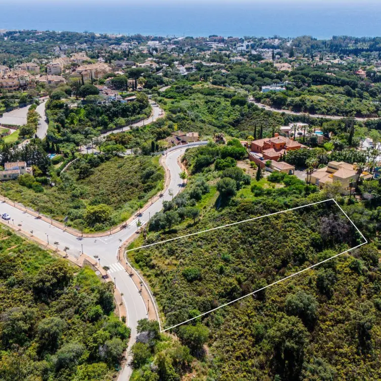 Продажа  жилого участка в Elviria
