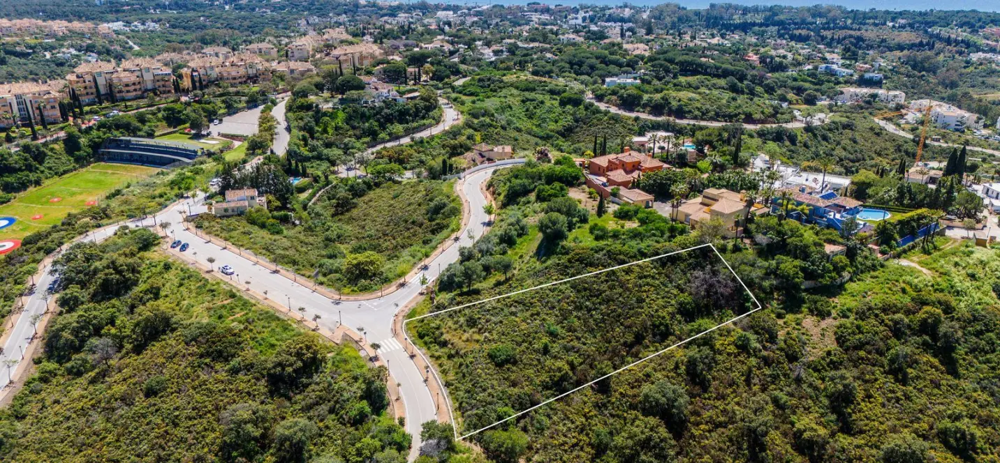 Продажа  жилого участка в Elviria 1