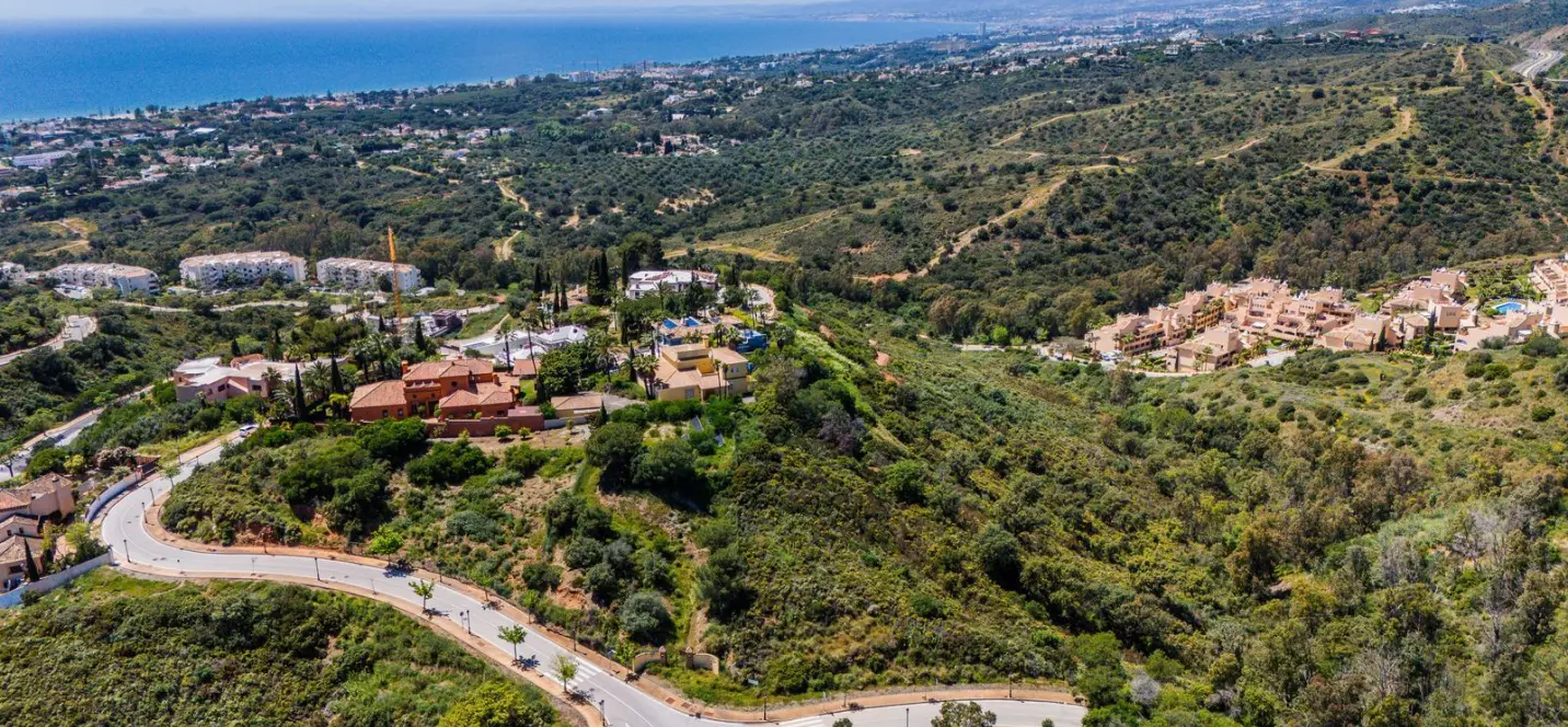 Продажа  жилого участка в Elviria 2