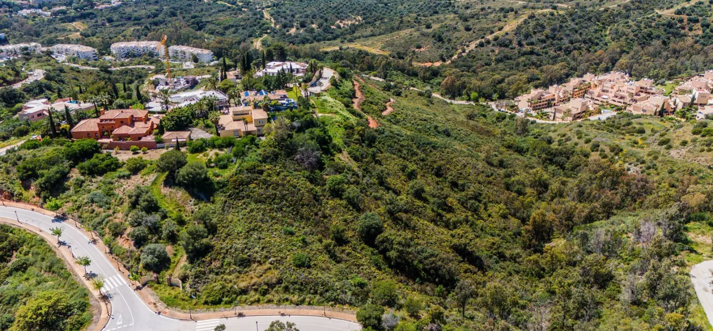 Продажа  жилого участка в Elviria 3