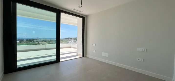 Продажа пентхауса в Estepona 0