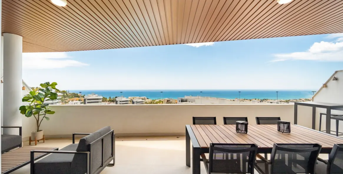 Sale of middle floor apartment in Fuengirola 2