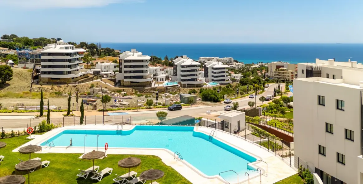 Sale of middle floor apartment in Fuengirola 3