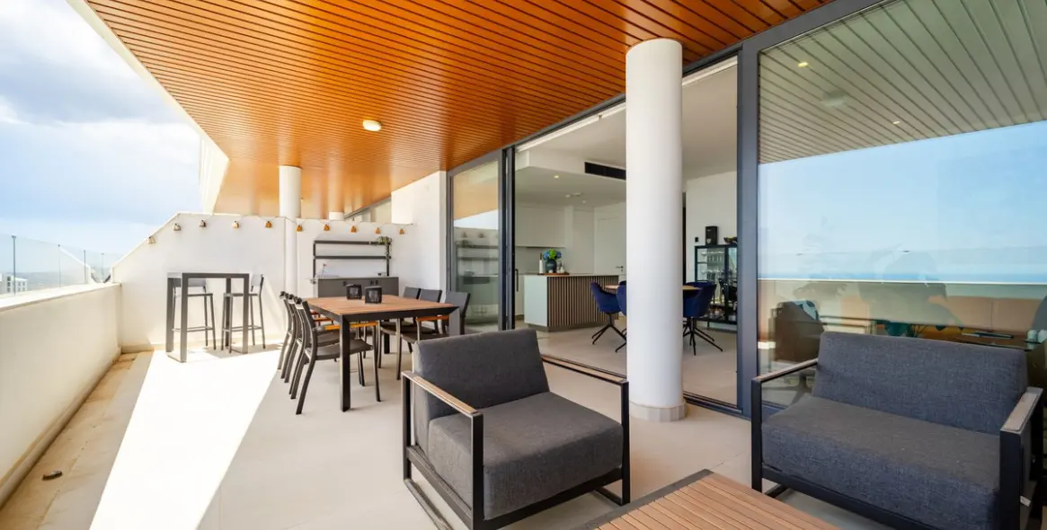 Sale of middle floor apartment in Fuengirola 9