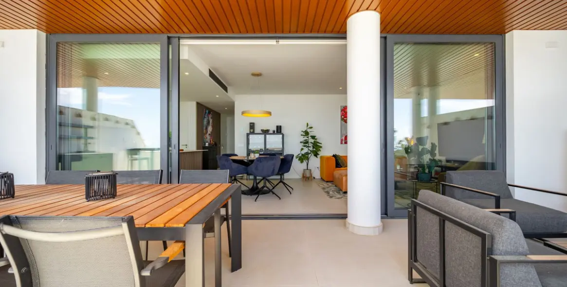 Sale of middle floor apartment in Fuengirola 11