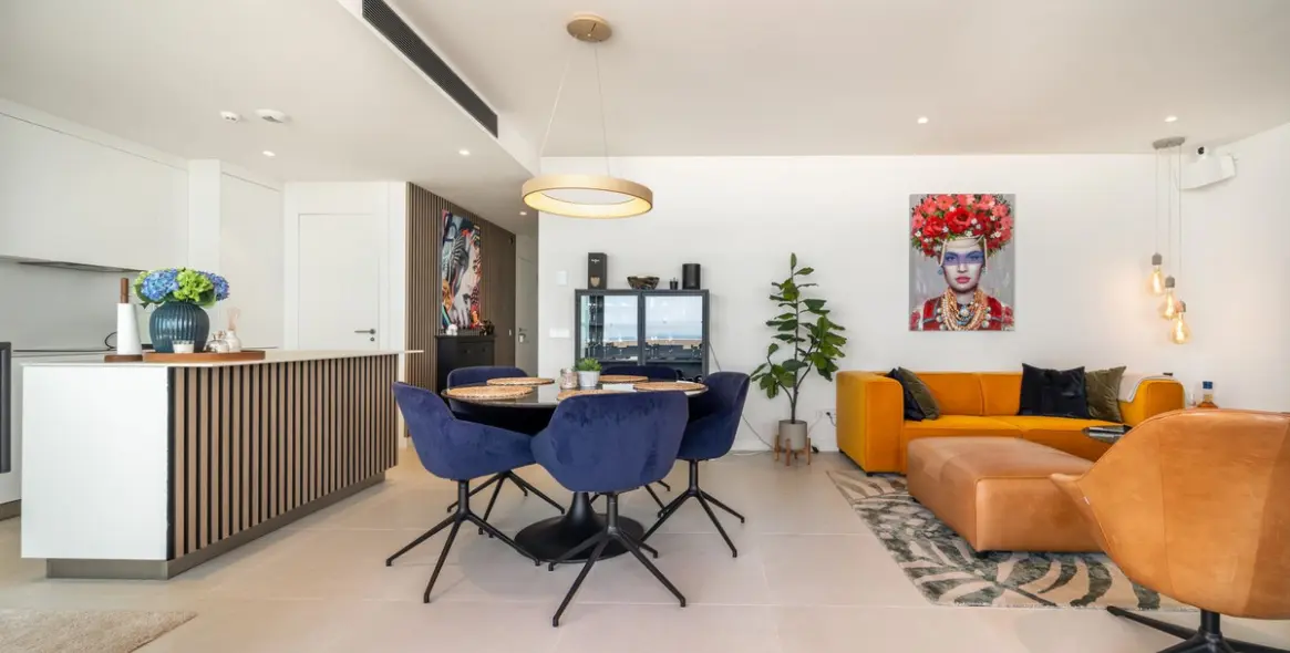 Sale of middle floor apartment in Fuengirola 12