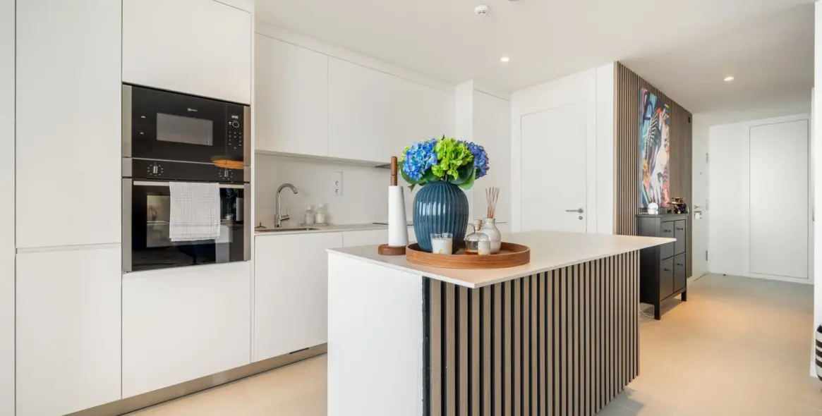 Sale of middle floor apartment in Fuengirola 14