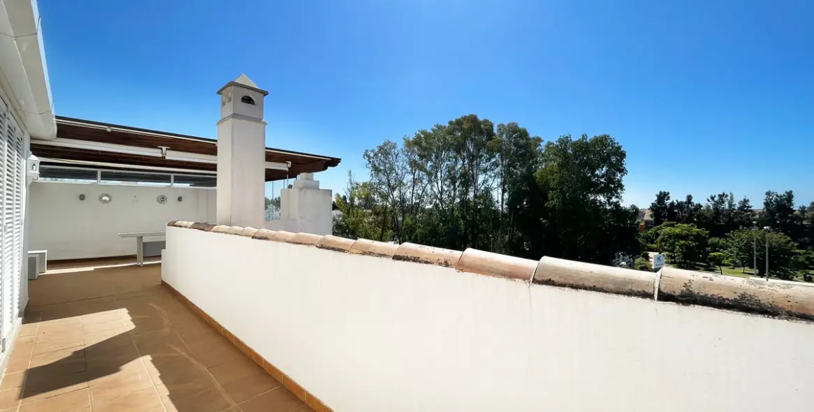 Продажа двухуровневого пентхауса в Nueva Andalucía 11