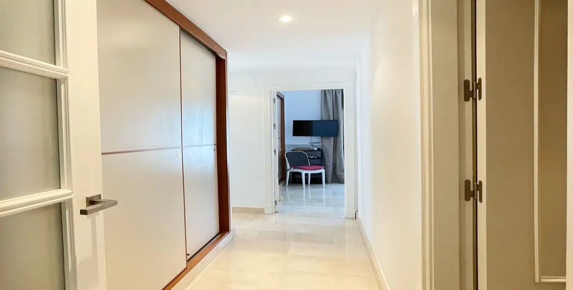 Продажа двухуровневого пентхауса в Nueva Andalucía 14