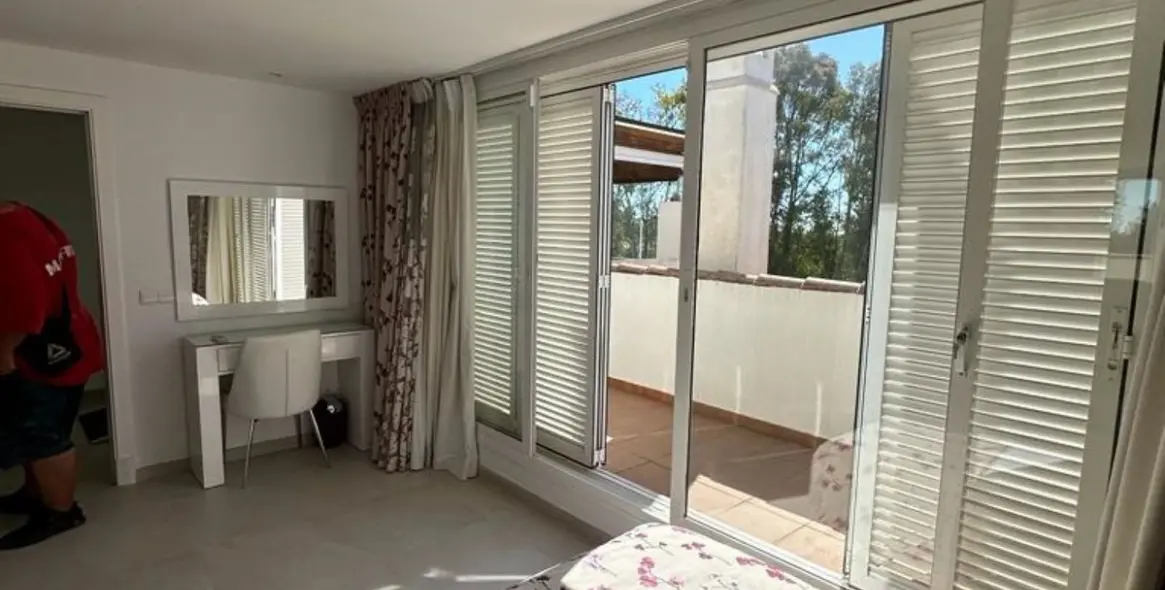 Sale of penthouse duplex in Nueva Andalucía 22