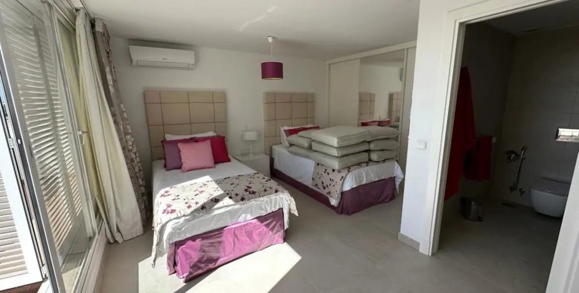 Sale of penthouse duplex in Nueva Andalucía 23