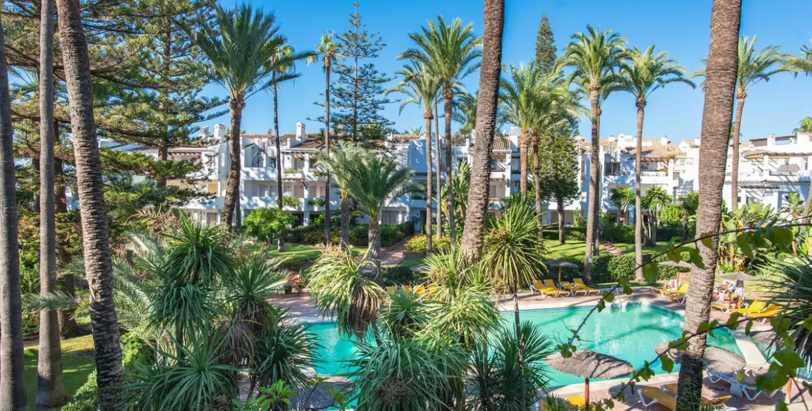 Продажа апартаментов на среднем этаже в San Pedro de Alcántara 1