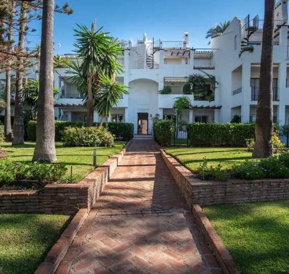 Продажа апартаментов на среднем этаже в San Pedro de Alcántara