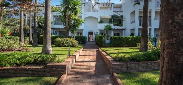 Продажа апартаментов на среднем этаже в San Pedro de Alcántara 2