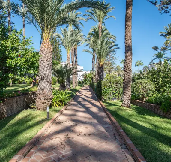 Продажа апартаментов на среднем этаже в San Pedro de Alcántara