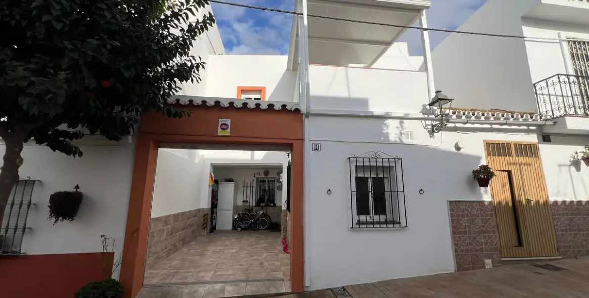 Продажа таунхауса в Estepona 1