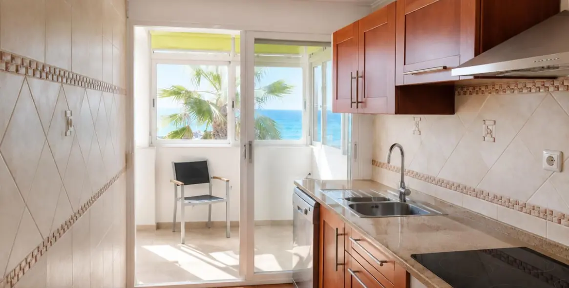 Sale of ground floor apartment in Benalmadena Costa 6