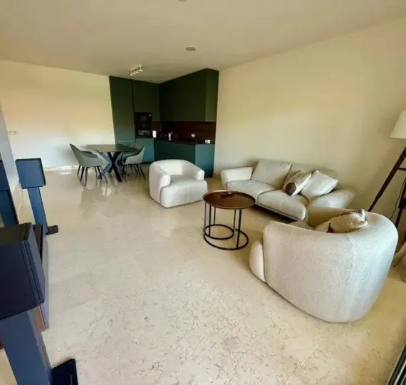 Sale of middle floor apartment in Benahavís