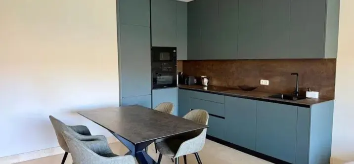 Sale of middle floor apartment in Benahavís 2