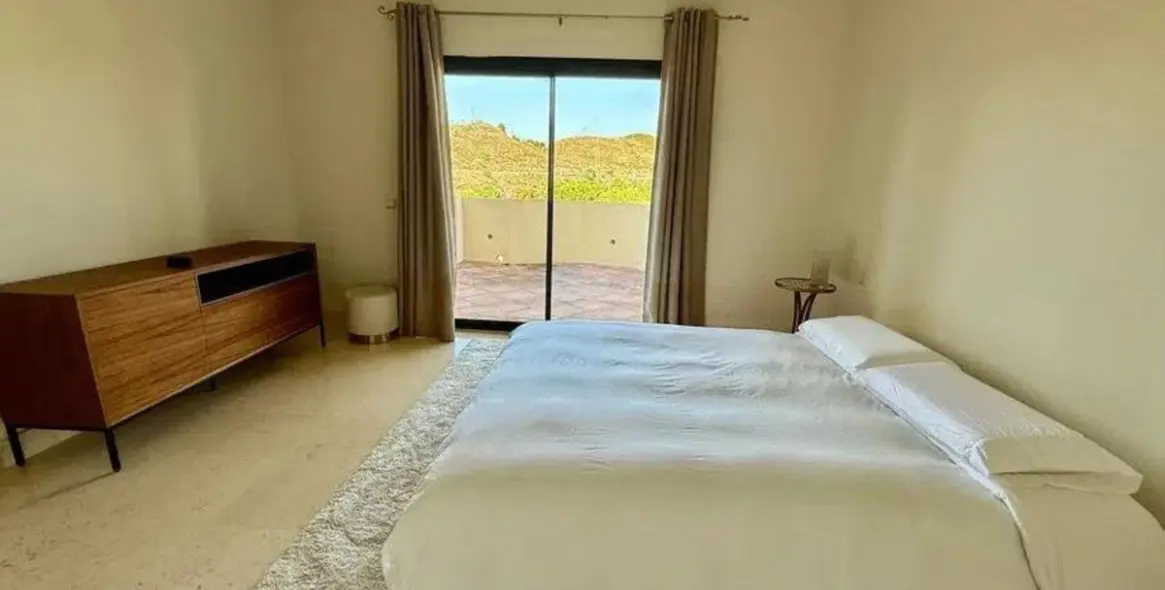 Продажа апартаментов на среднем этаже в Benahavís 10