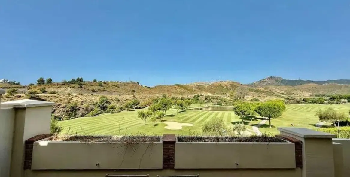 Продажа апартаментов на среднем этаже в Benahavís 6