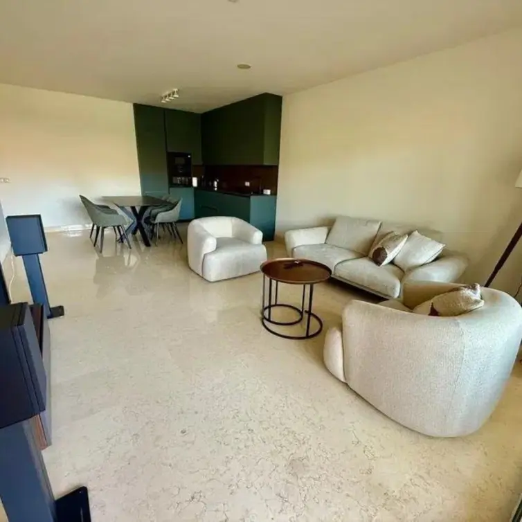 Sale of middle floor apartment in Benahavís