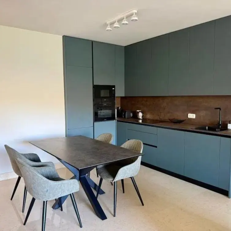 Sale of middle floor apartment in Benahavís