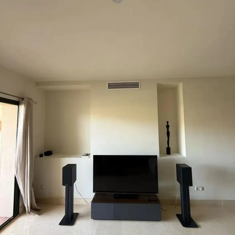 Sale of middle floor apartment in Benahavís
