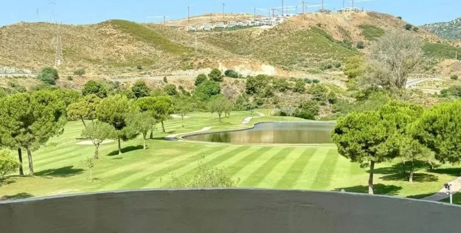 Sale of middle floor apartment in Benahavís 7