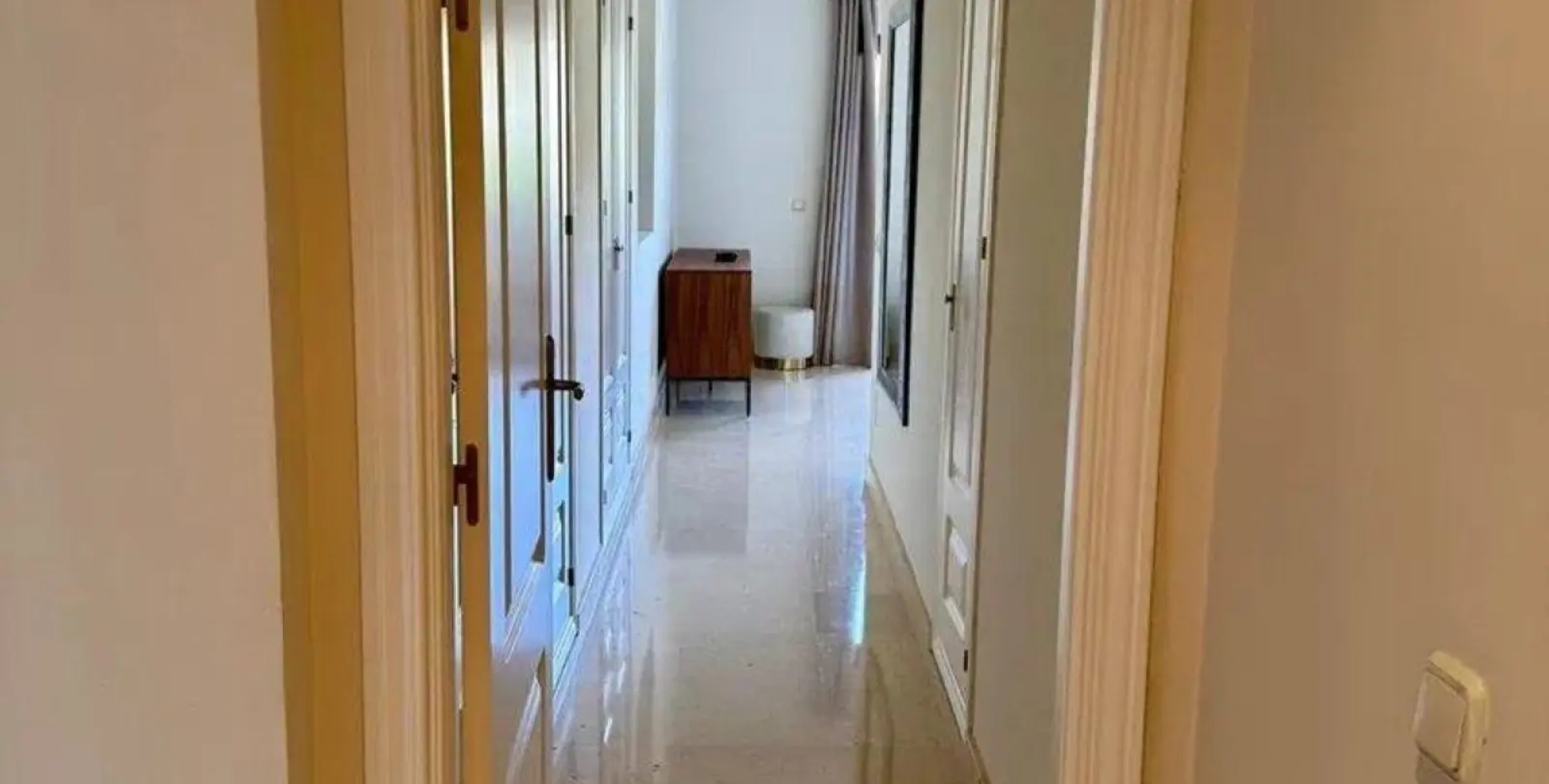 Sale of middle floor apartment in Benahavís 11