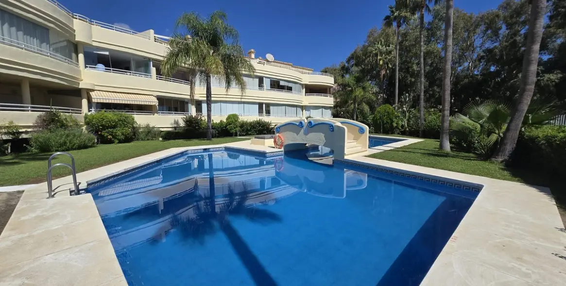 Sale of ground floor apartment in Torrequebrada 2
