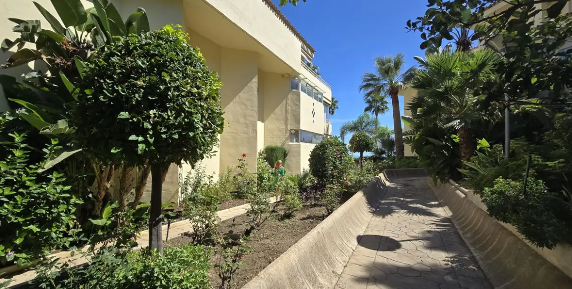 Sale of ground floor apartment in Torrequebrada 6