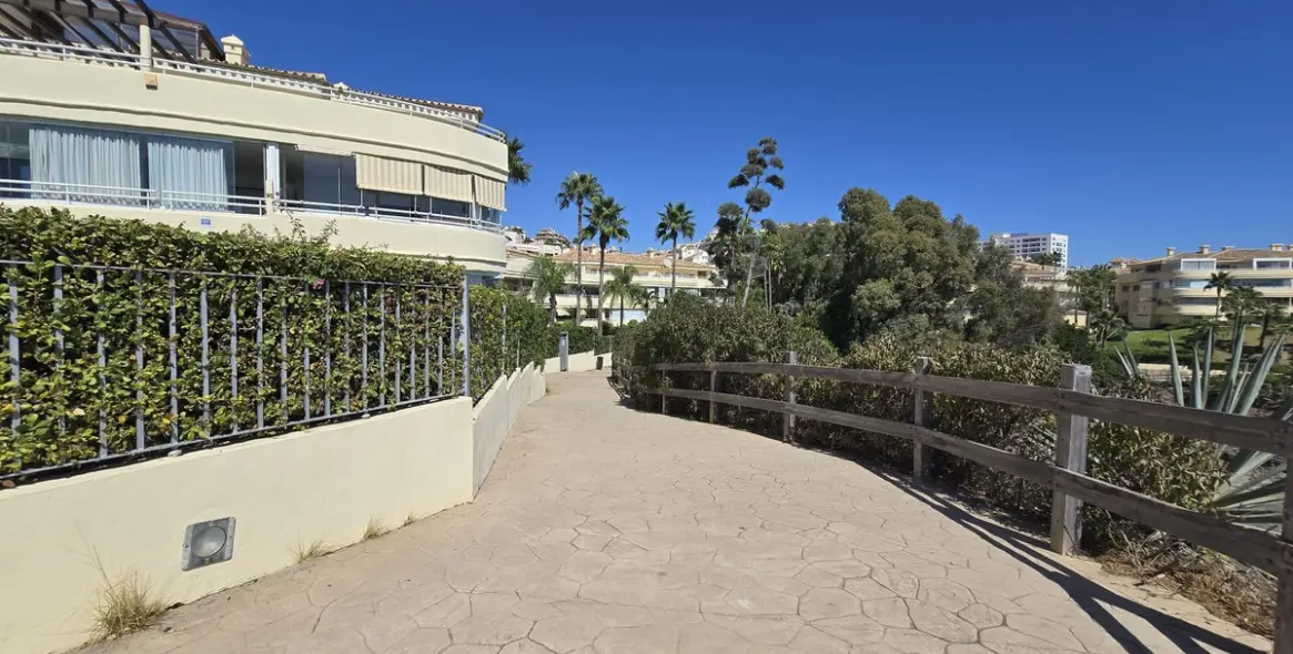 Sale of ground floor apartment in Torrequebrada 9