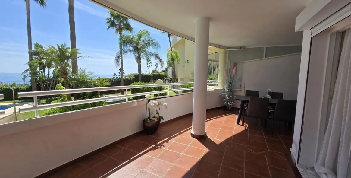 Продажа апартаментов на первом этаже в Torrequebrada 4