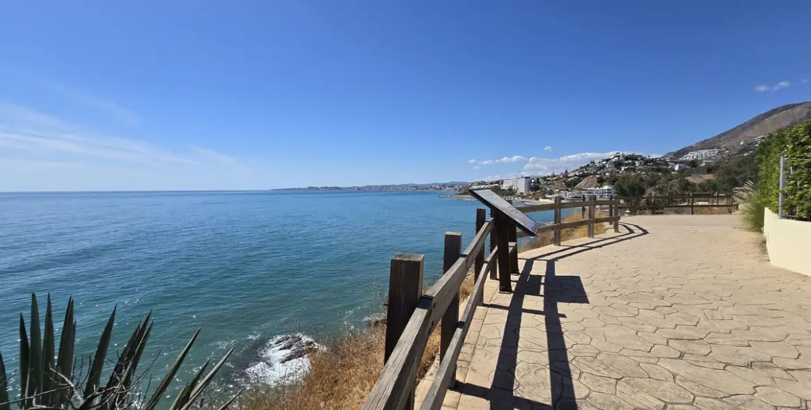 Продажа апартаментов на первом этаже в Torrequebrada 13