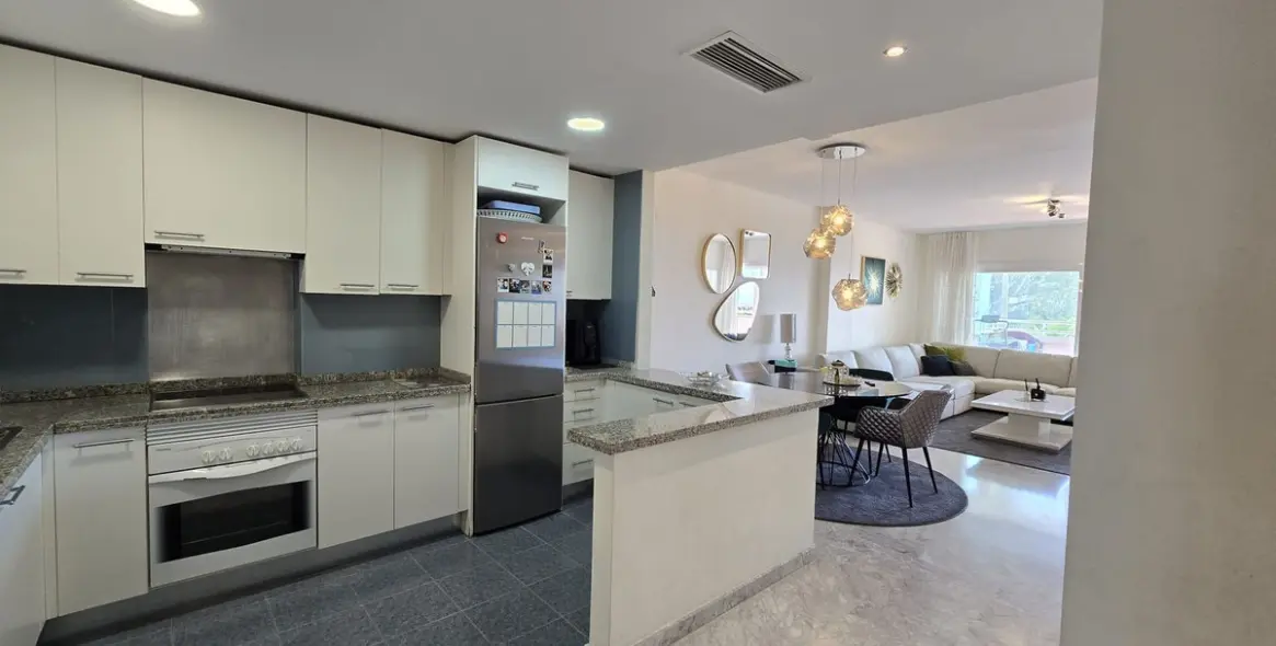 Продажа апартаментов на первом этаже в Torrequebrada 22