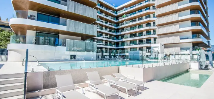 Sale of middle floor apartment in Fuengirola 0