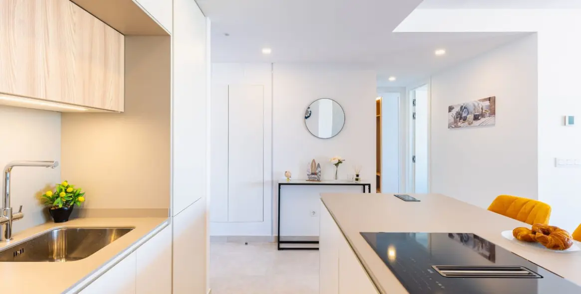 Sale of middle floor apartment in Fuengirola 6