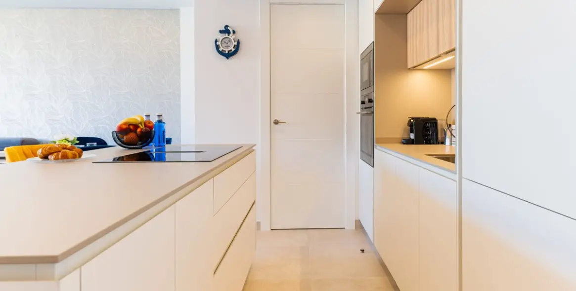 Sale of middle floor apartment in Fuengirola 7