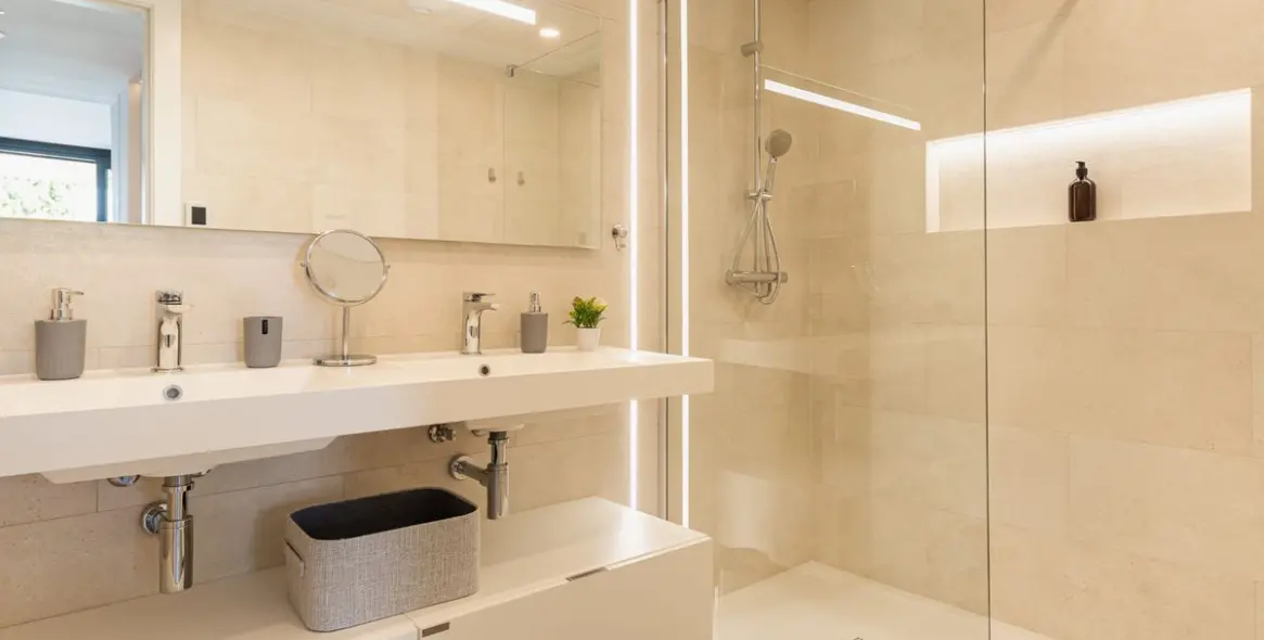 Sale of middle floor apartment in Fuengirola 10