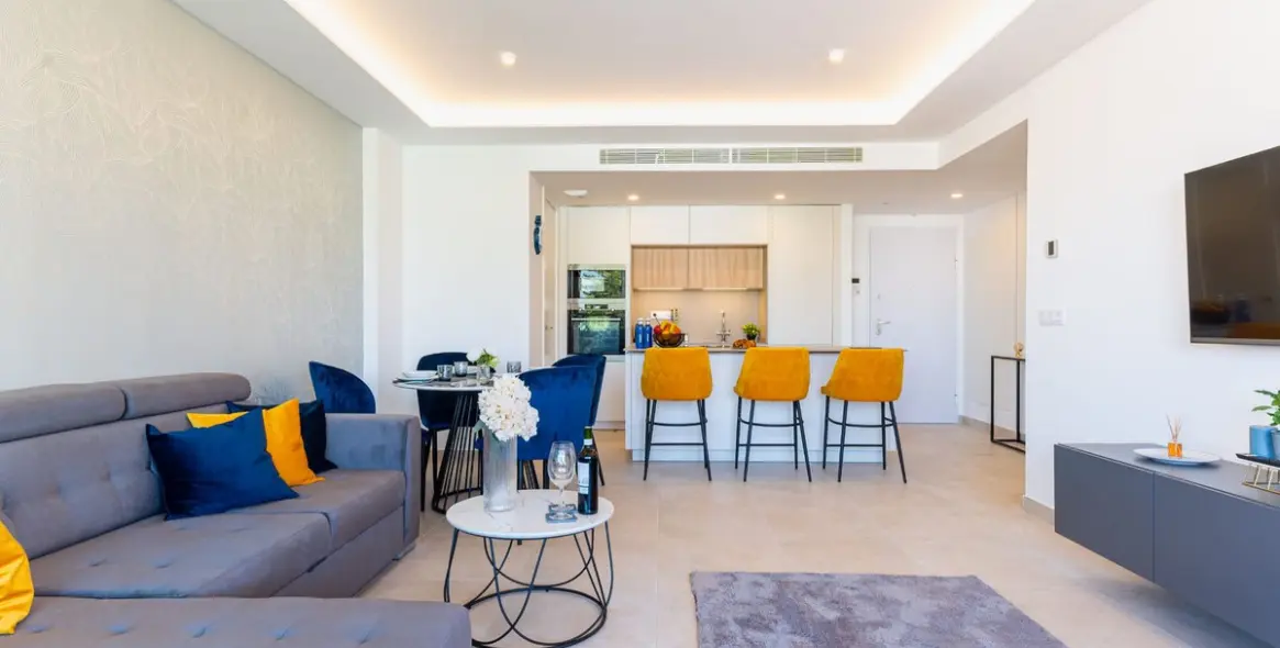 Sale of middle floor apartment in Fuengirola 12