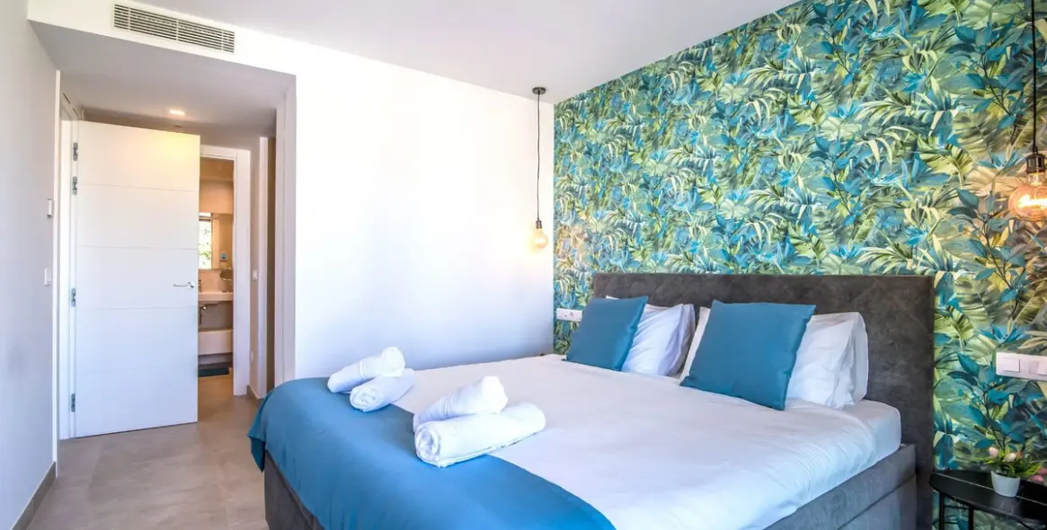 Sale of middle floor apartment in Fuengirola 16