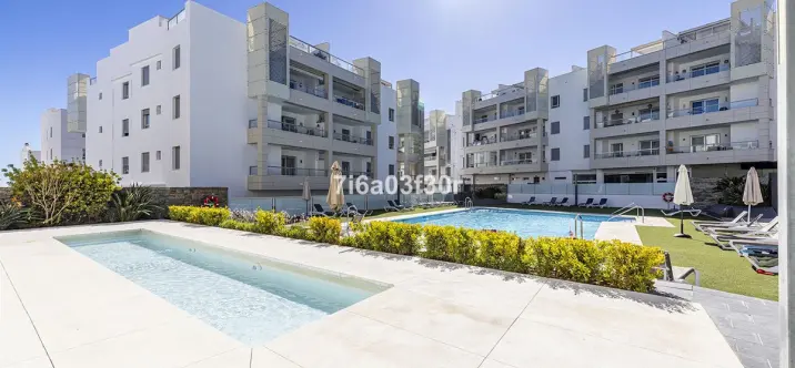 Продажа апартаментов на среднем этаже в San Pedro de Alcántara 1